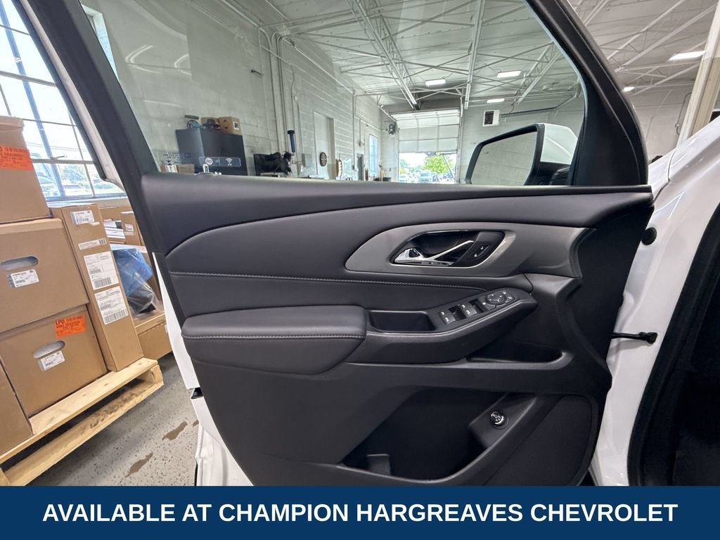 Used 2023 Summit White Chevrolet LT Cloth image 30