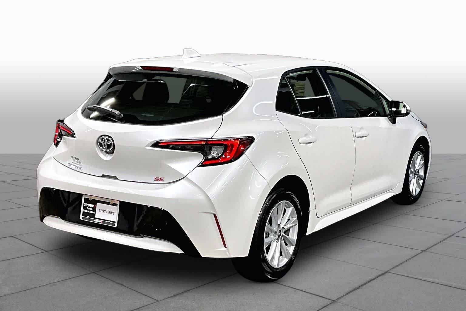 Used 2025 Wind Chill Pearl Toyota SE image 13