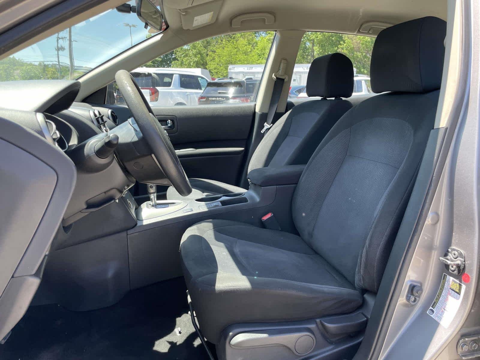 Used 2014 Platinum Graphite Nissan S image 16