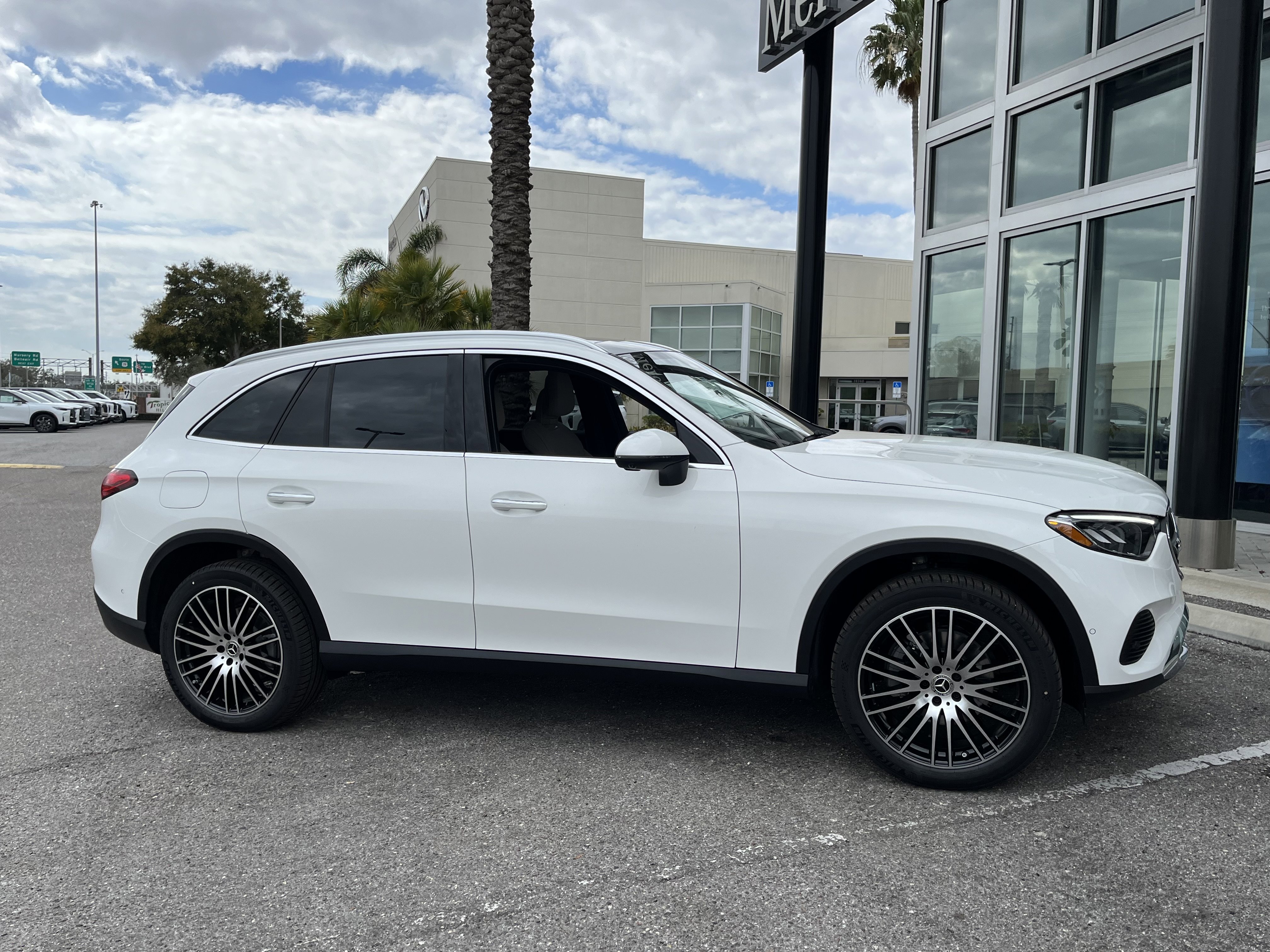 New 2026 Polar White Mercedes-Benz GLC 300 image 38