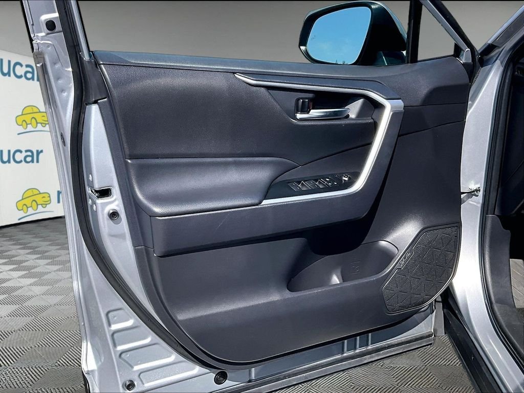 Used 2025 Silver Toyota XLE image 9
