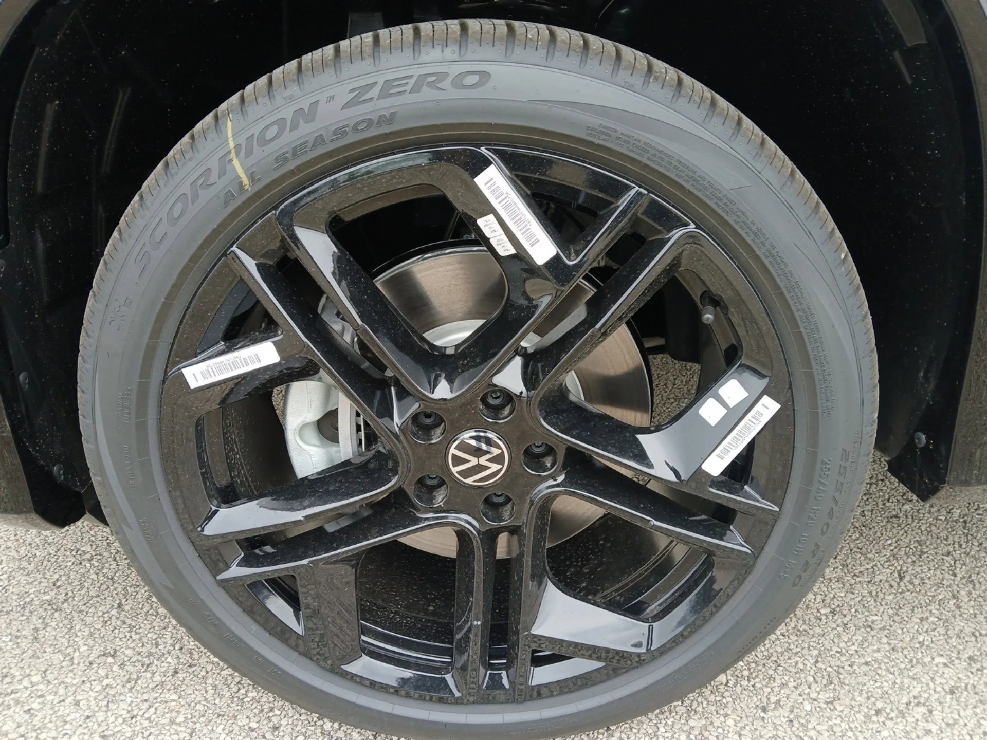 New 2026 Platinum Gray Metallic Volkswagen SE R-Line Black image 28