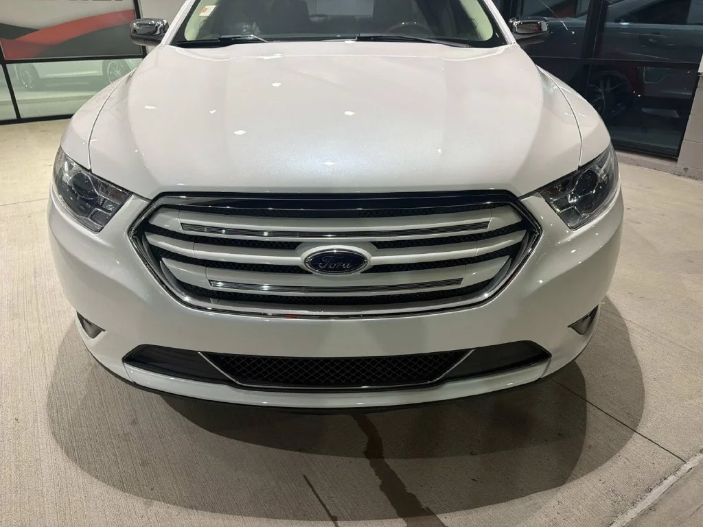 Used 2018 White Ford Limited image 2