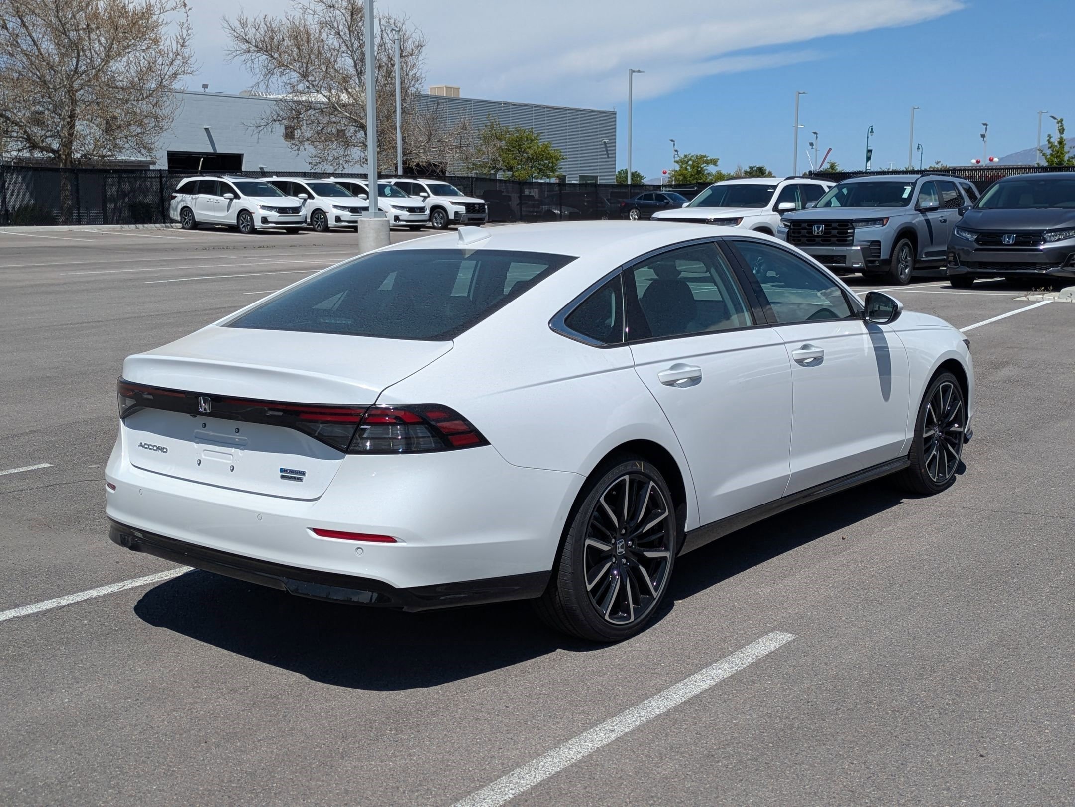 New 2026 Platinum White Pearl Honda Touring image 3
