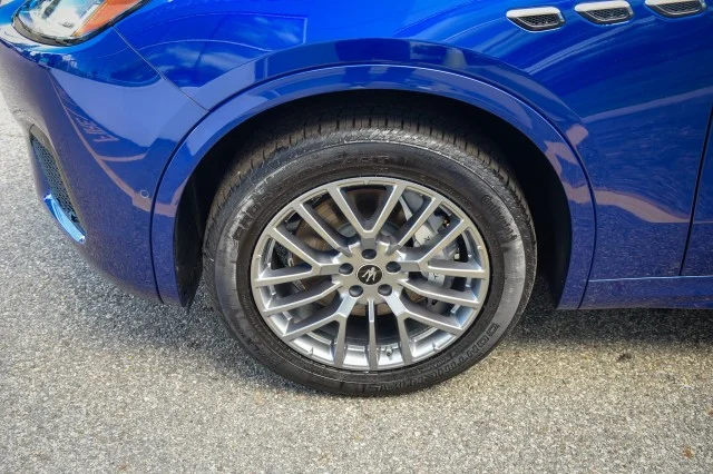 Used 2024 Blu Intenso Metallic Maserati GT image 32