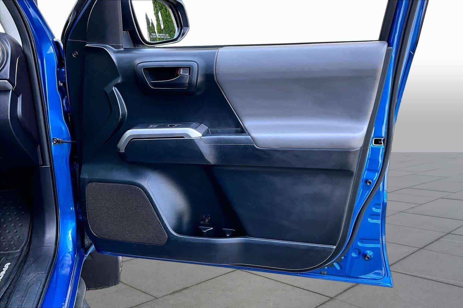 Used 2016 Blazing Blue Pearl Toyota SR5 image 23