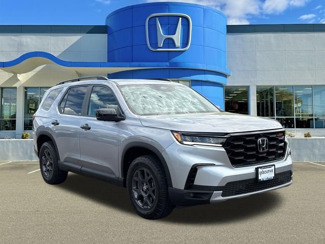 2025 Honda Pilot TrailSport AWD's photo