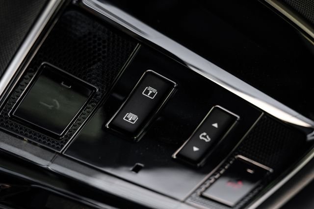 New 2026 Charente Grey Land Rover Dynamic SE image 35