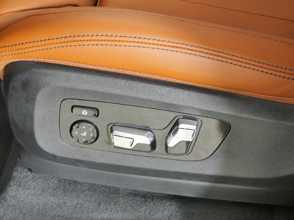 Used 2027 Red BMW xDrive40i image 41