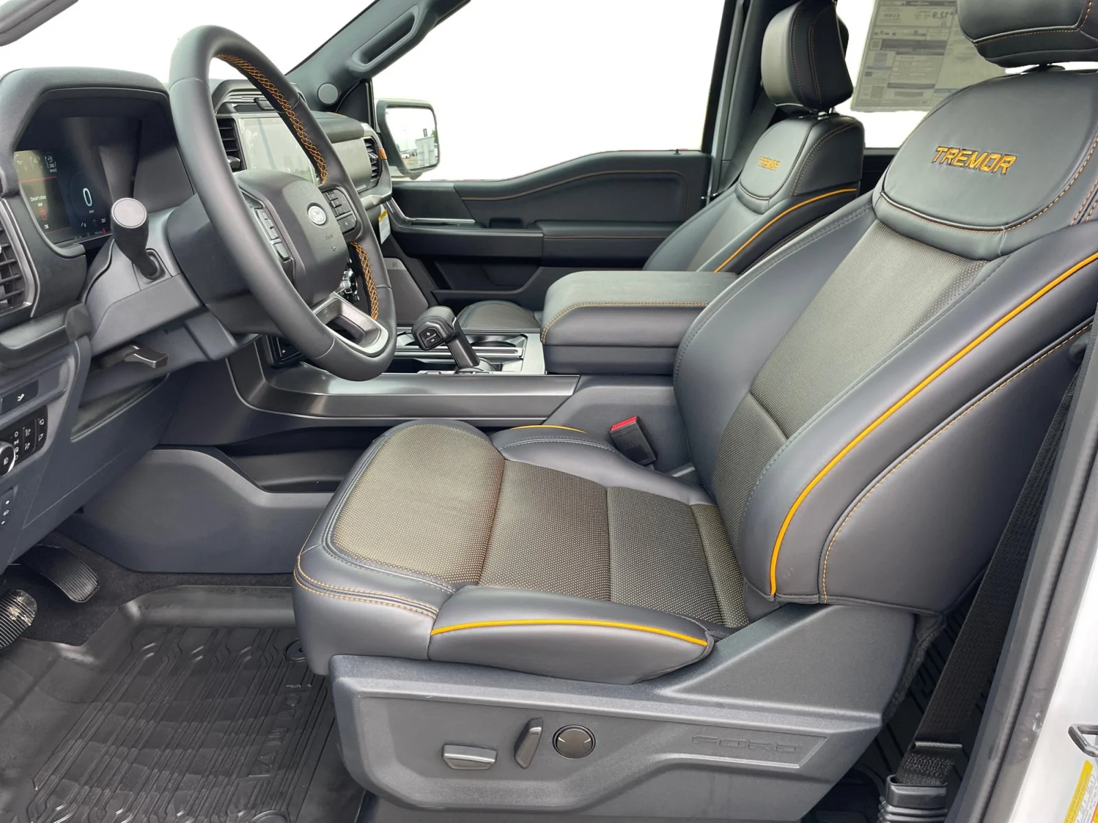 New 2026 Oxford White Ford Tremor image 14