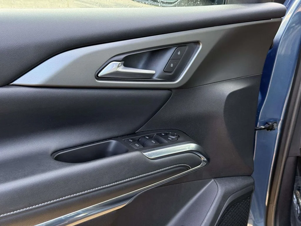 Used 2025 Blue Chevrolet LT image 32