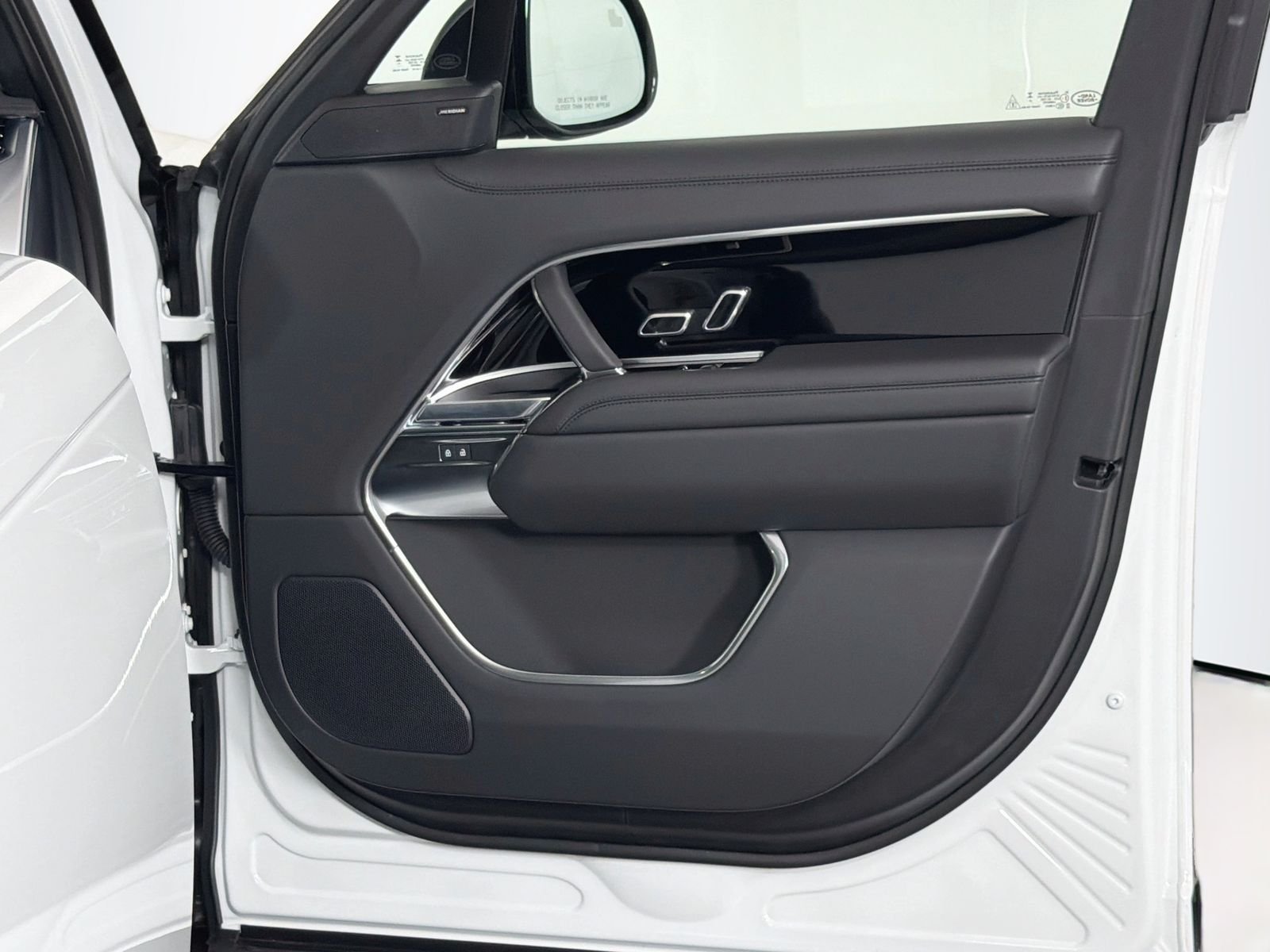 New 2026 Fuji White LAND ROVER SE 7 Seats image 31