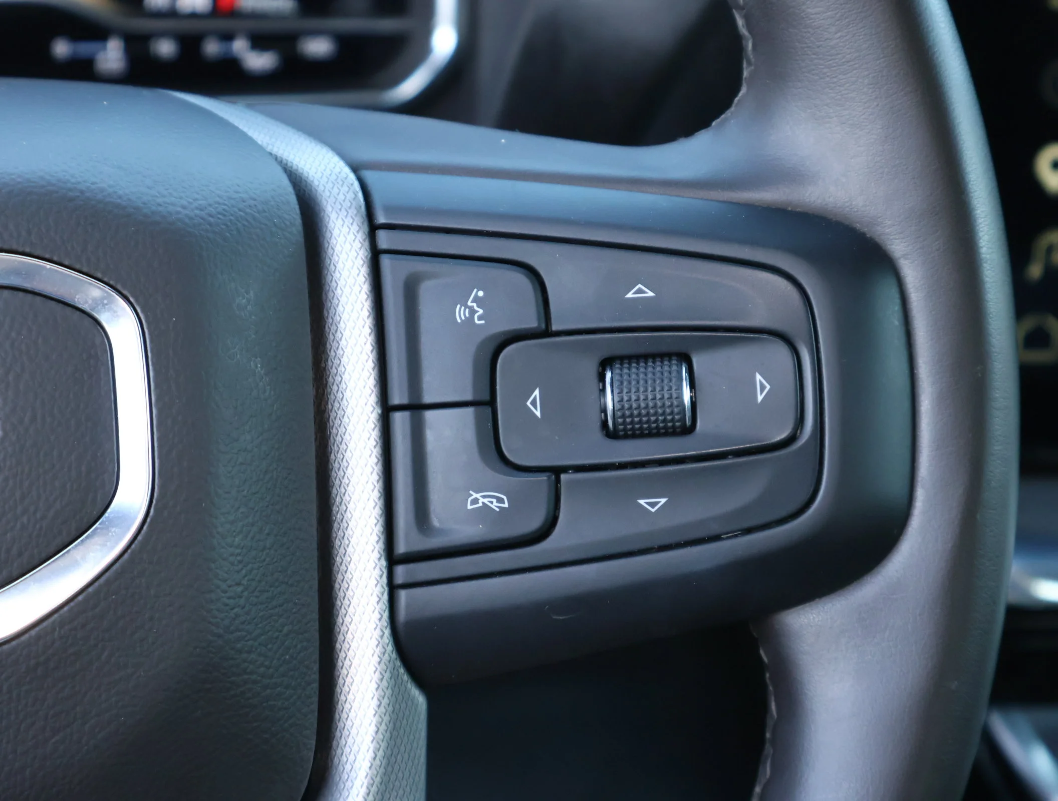 Used 2025 White Frost Tricoat GMC Denali image 19
