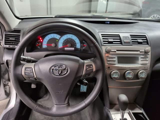 Used 2009 Silver Toyota SE image 24
