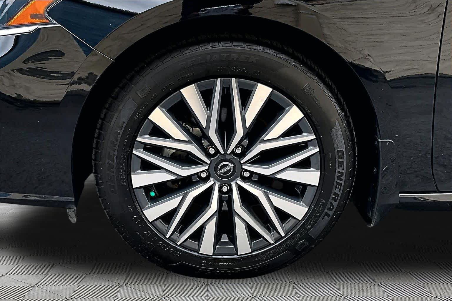 2024 Nissan Altima SV - Photo 11