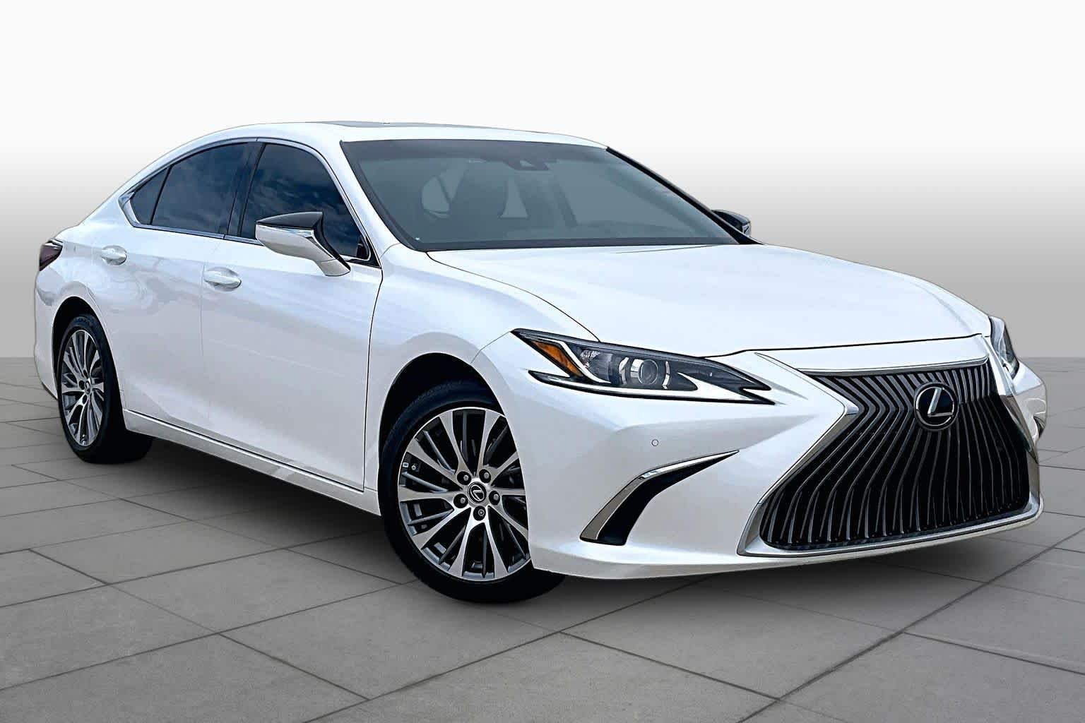 Used 2020 Eminent White Pearl Lexus  image 3