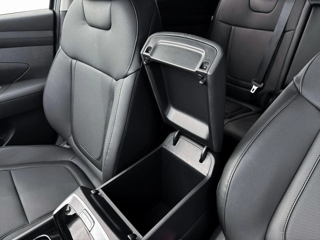 New 2026 Shimmering Silver Metallic Hyundai SEL Premium image 18