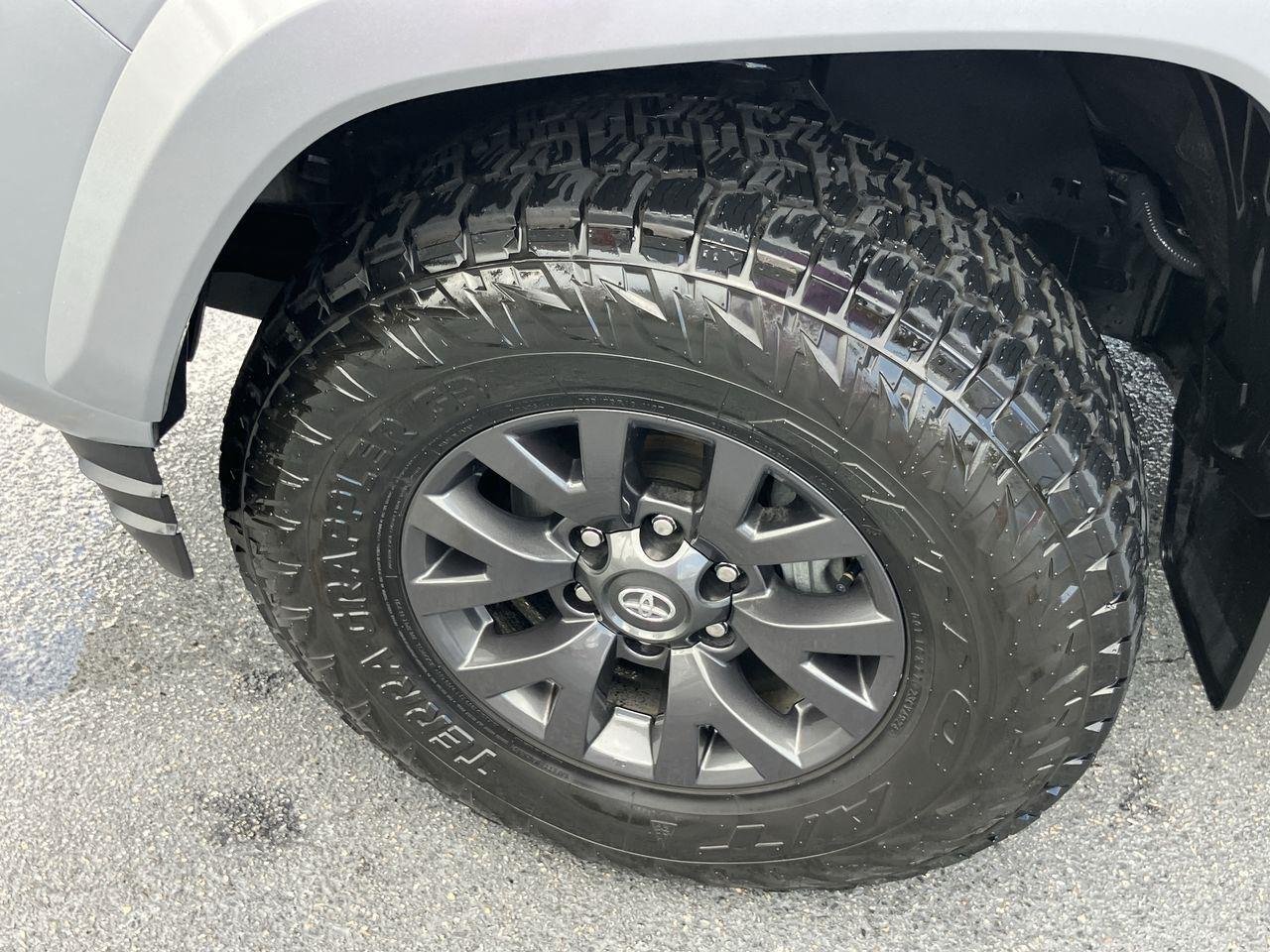 Used 2022 Silver (Celestial Silver Metallic) Toyota SR5 Double Cab image 9