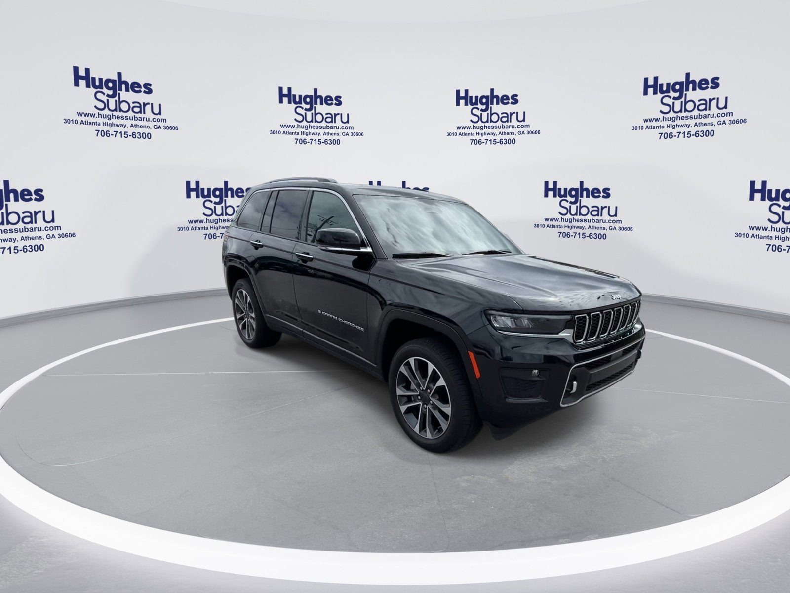 Used 2023 Diamond Black Crystal Pearlcoat Jeep Overland image 3