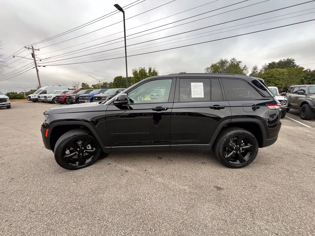 Used 2025 Black Jeep Altitude X image 4