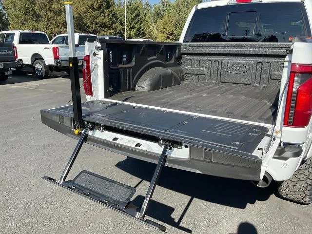 New 2025 Oxford White Ford XLT image 11