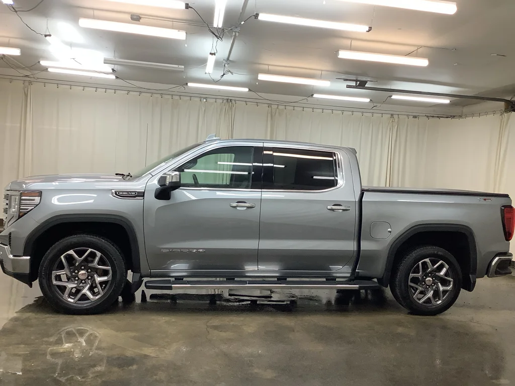 Used 2024 Sterling Metallic GMC SLT image 10