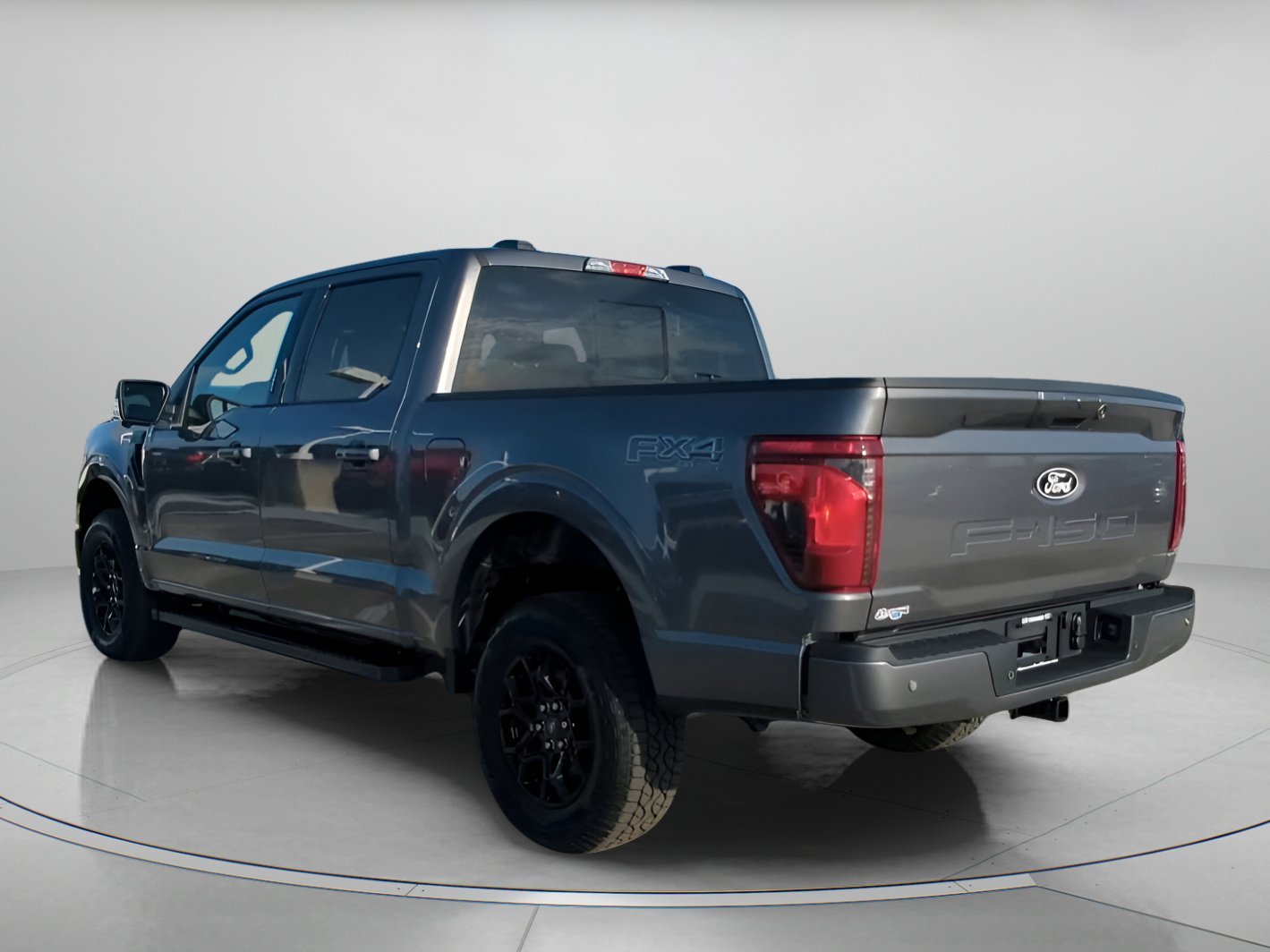 New 2026 Carbonized Gray Metallic Ford XLT image 18