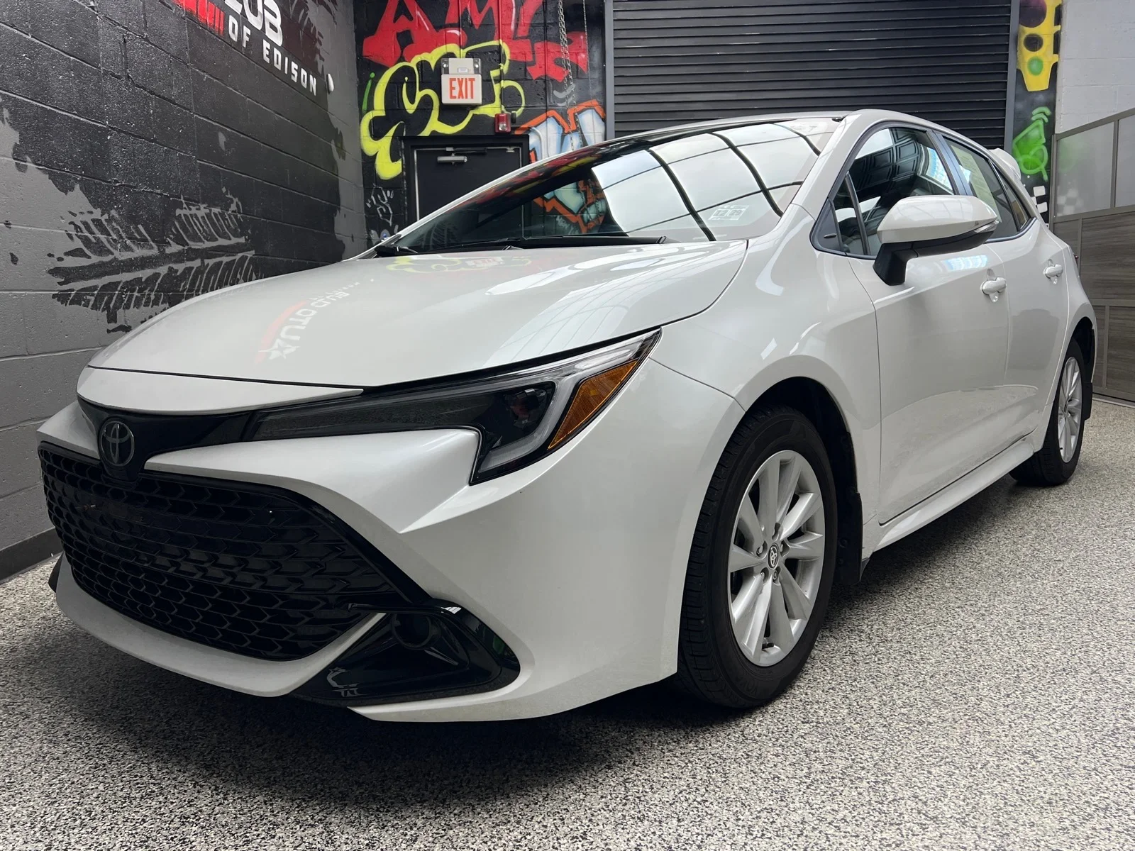 Used 2025 Ice Cap (040) Toyota SE image 3