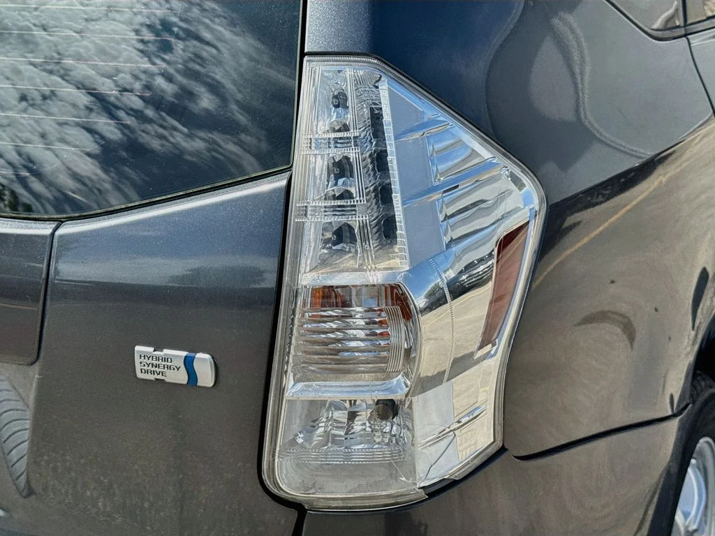 Used 2014 Gray Toyota Three image 29