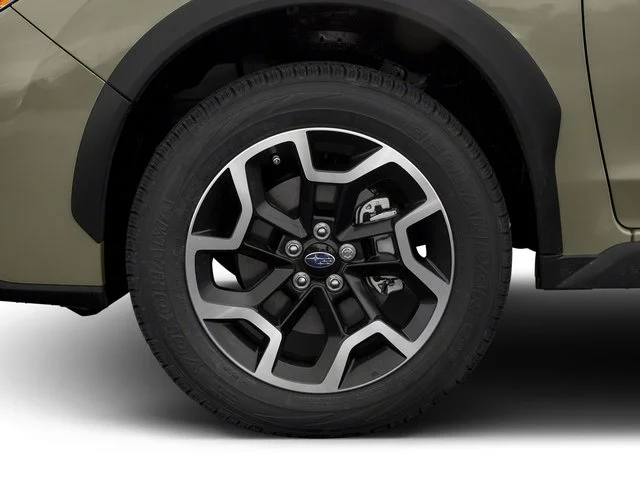 Used 2017 Ice Silver Metallic Subaru Limited image 14