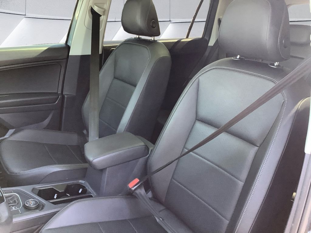 Used 2020  Volkswagen 2.0T SE image 8