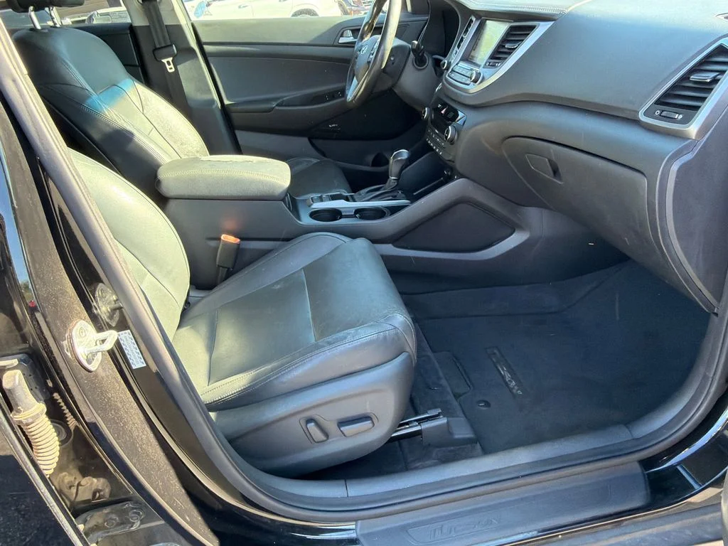 Used 2017 Black Hyundai SE Plus image 13