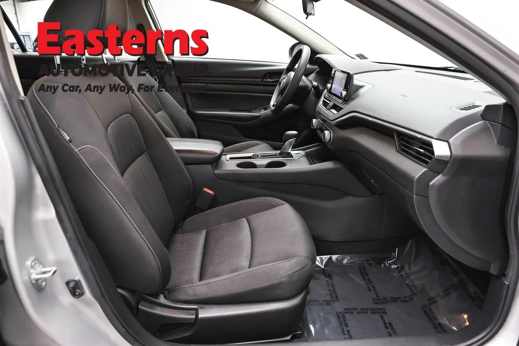 Used 2023 Silver Nissan 2.5 S image 23