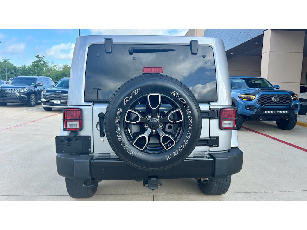 Used 2017 Silver Jeep Unlimited Sahara image 9