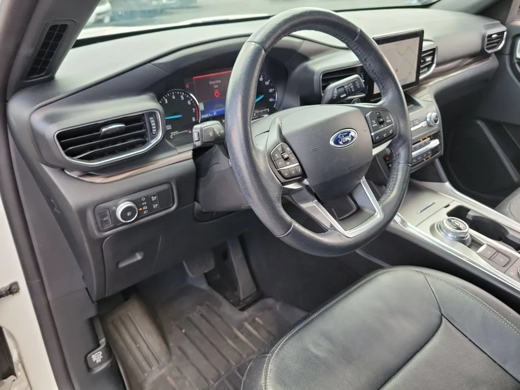 Used 2020 White Ford Limited image 10