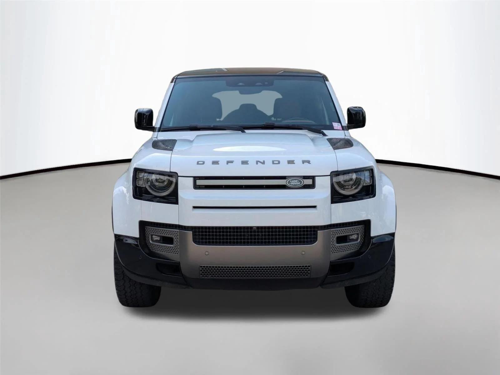 Used 2025 Fuji White Land Rover X-Dynamic SE image 2