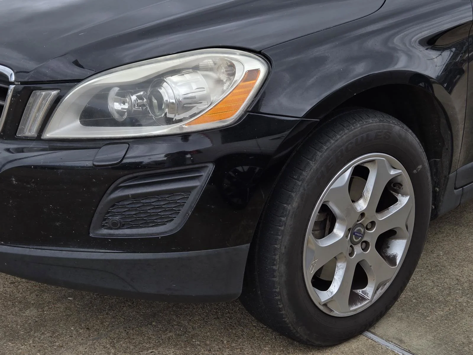 Used 2013 Black Stone Volvo 3.2 image 2