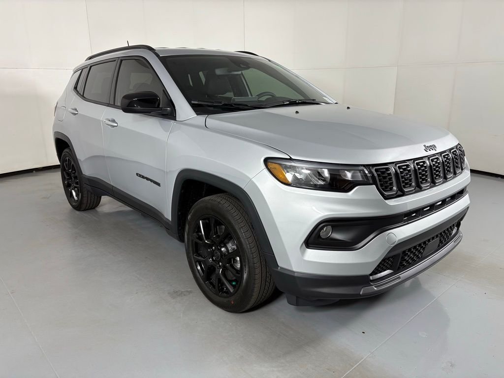 New 2026 Silver Zynith Metallic Clearcoat Jeep Latitude image 2