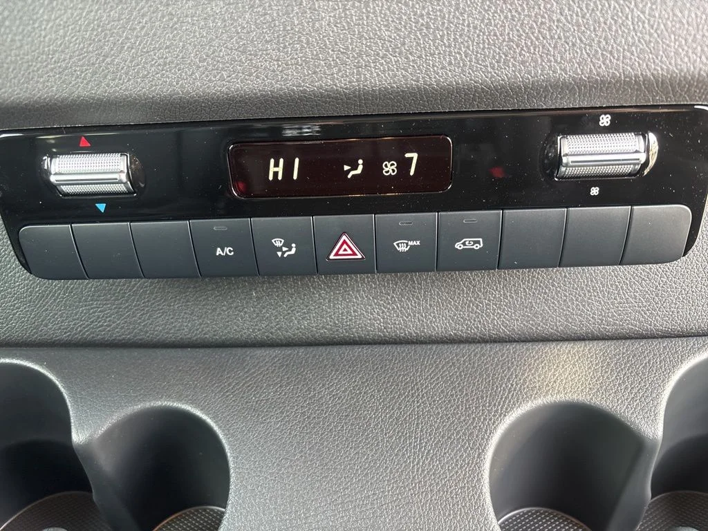 New 2026  Mercedes-Benz Ranger Contractor PKG/Roof Rack image 24
