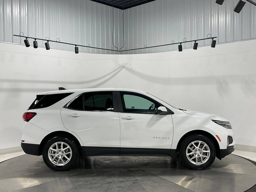 Used 2024 Summit White Chevrolet LT image 9