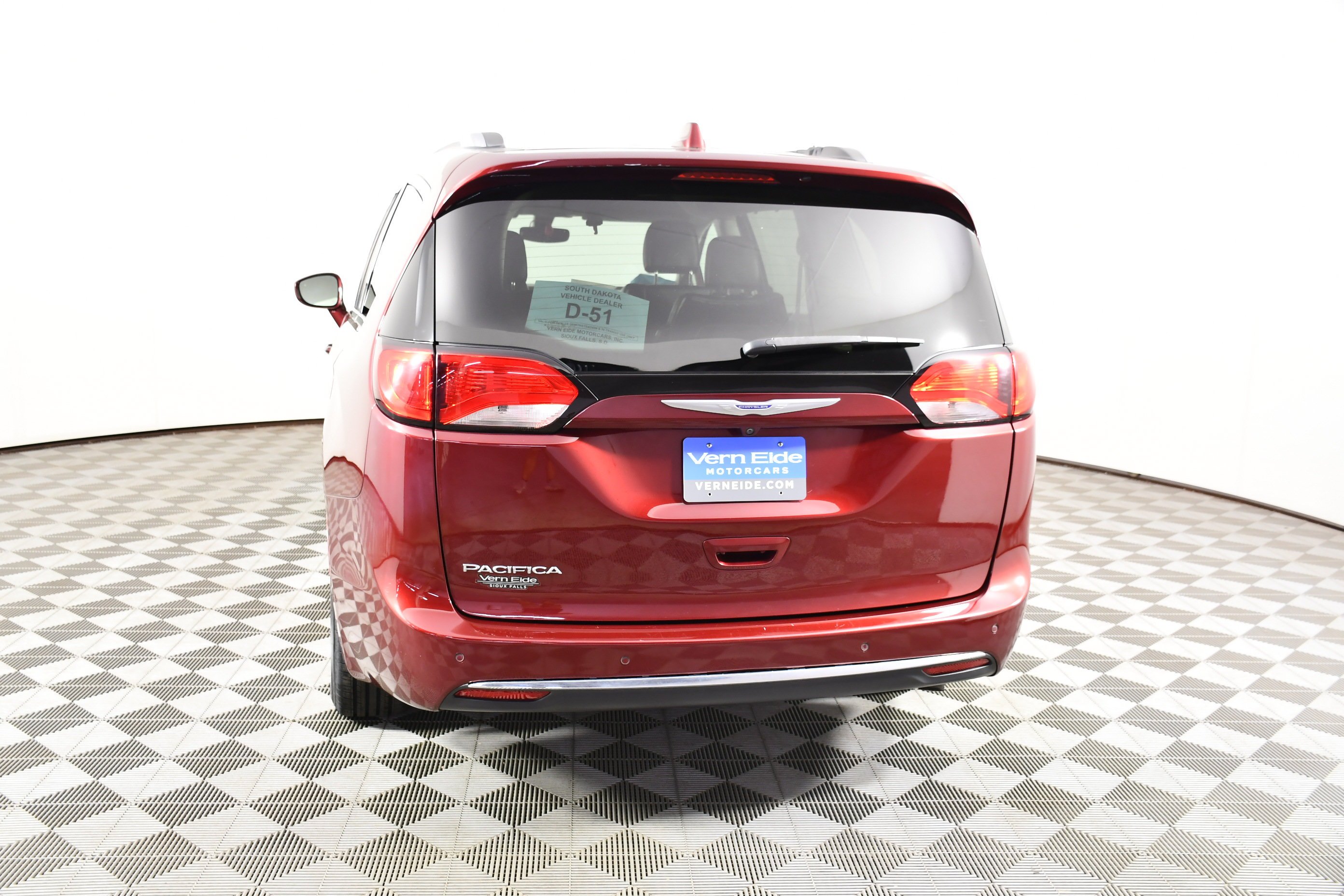 Used 2019 Velvet Red Pearlcoat Chrysler Touring L image 7