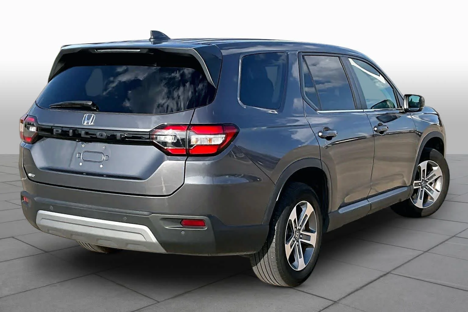 Used 2024 Modern Steel Metallic Honda EX-L 7 Passenger image 13