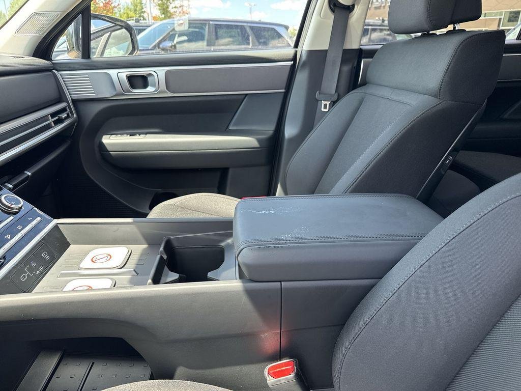 New 2027 Phantom Black Hyundai SE FWD image 22