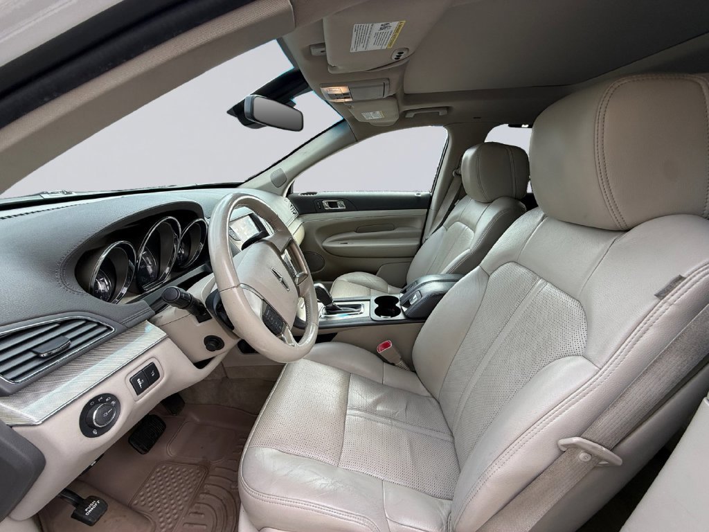 Used 2011 White Lincoln EcoBoost image 11
