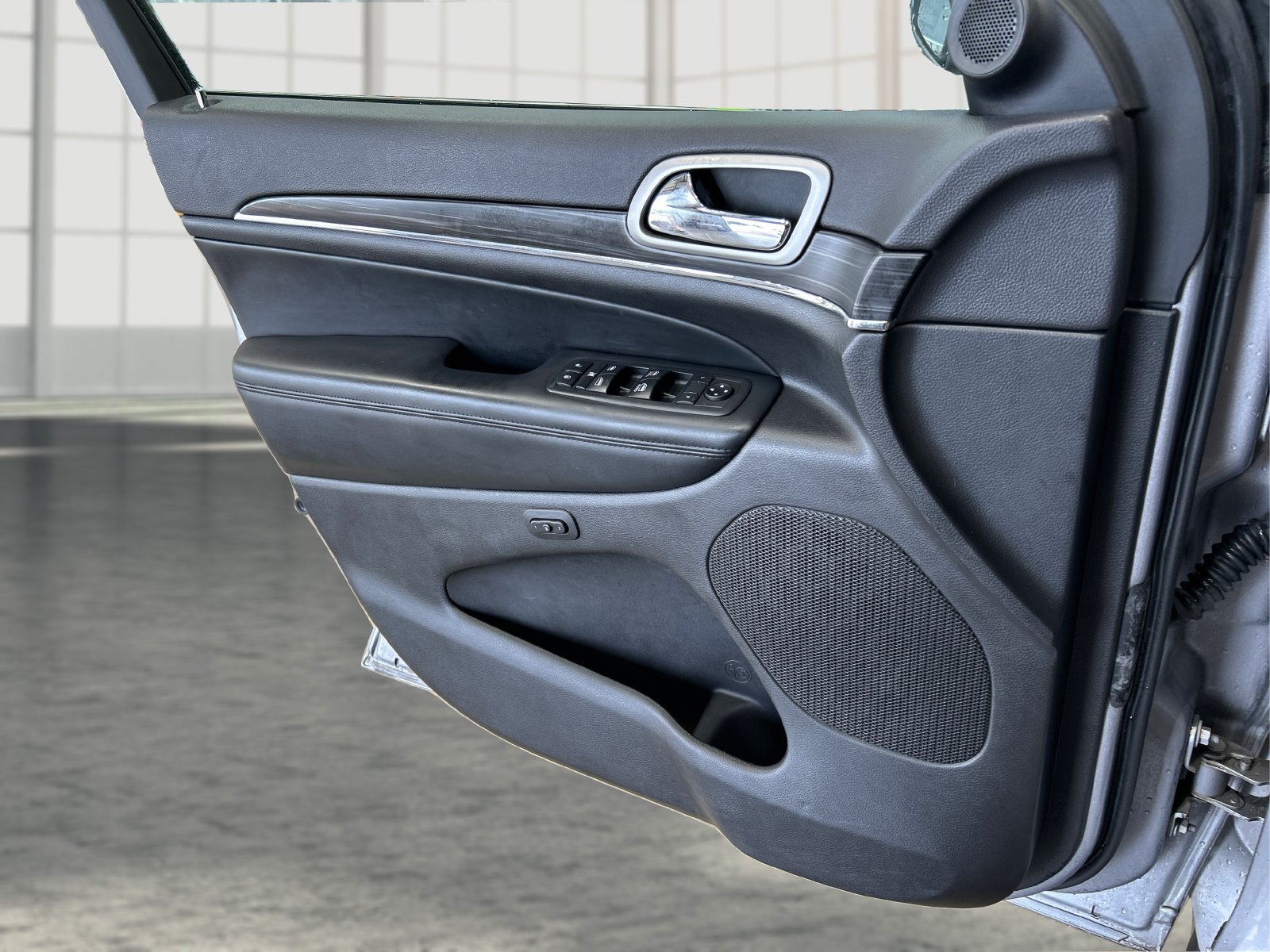 Used 2020 Silver Jeep Limited image 19
