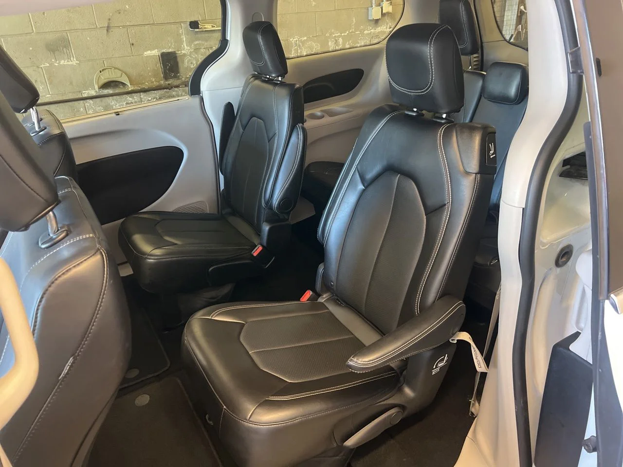 Used 2024 White Chrysler Touring L image 18