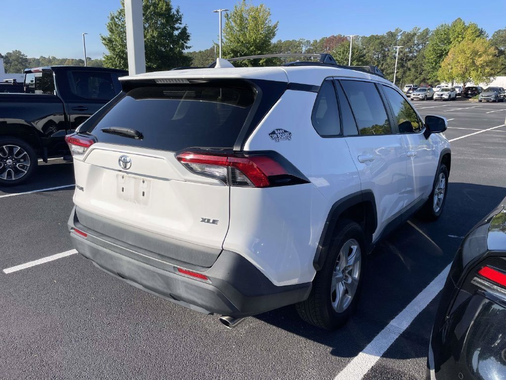 Used 2020 White Toyota XLE image 10