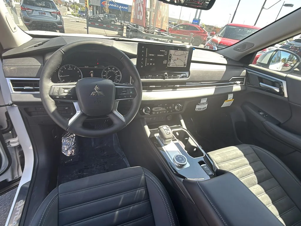 New 2026 White Diamond Mitsubishi LE image 14