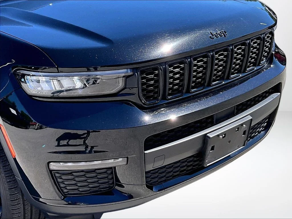 Used 2023 Black Jeep Limited image 30