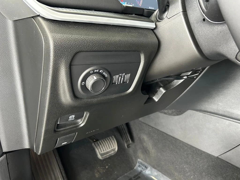 Used 2025 Bright White Clearcoat Jeep Laredo image 45